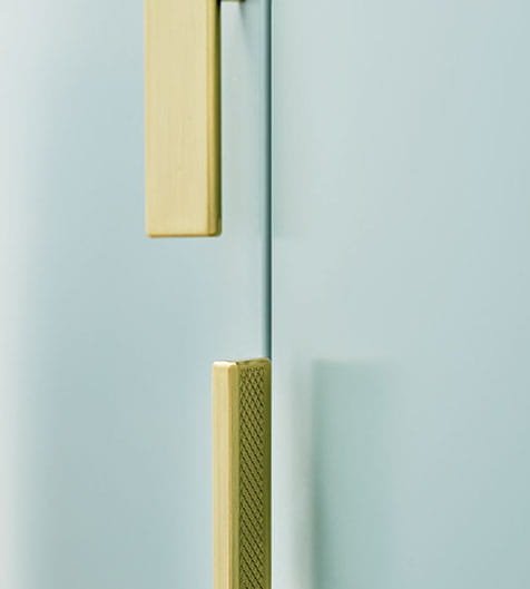 544860032-33--Uchwyt-meblowy-podłużny-Hammer-32-Metalowy-Złoty-Szczotkowany-Furnipart-Skandynawskie-Uchwyty_3