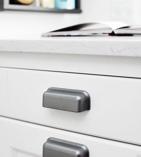 542760096-22--Uchwyt-meblowy-muszlowy-Port-96-Metalowy-Antyczny-Szary-Furnipart-Skandynawskie-Uchwyty_2