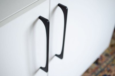 Мостик 224 длинная мебельная ручка алюминий черный