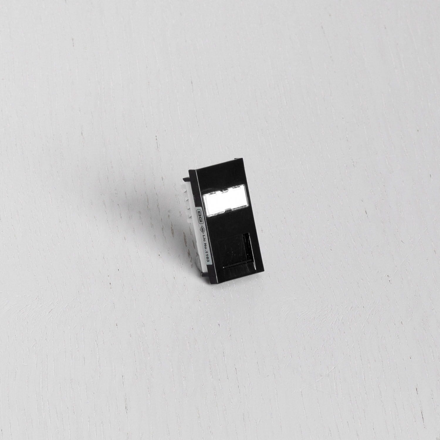 Moduł uzupełniający do Euro Plate czarny RJ45 CAT6