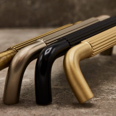 Удлиненная мебельная ручка Helix Stripe 224 Gold Brushed