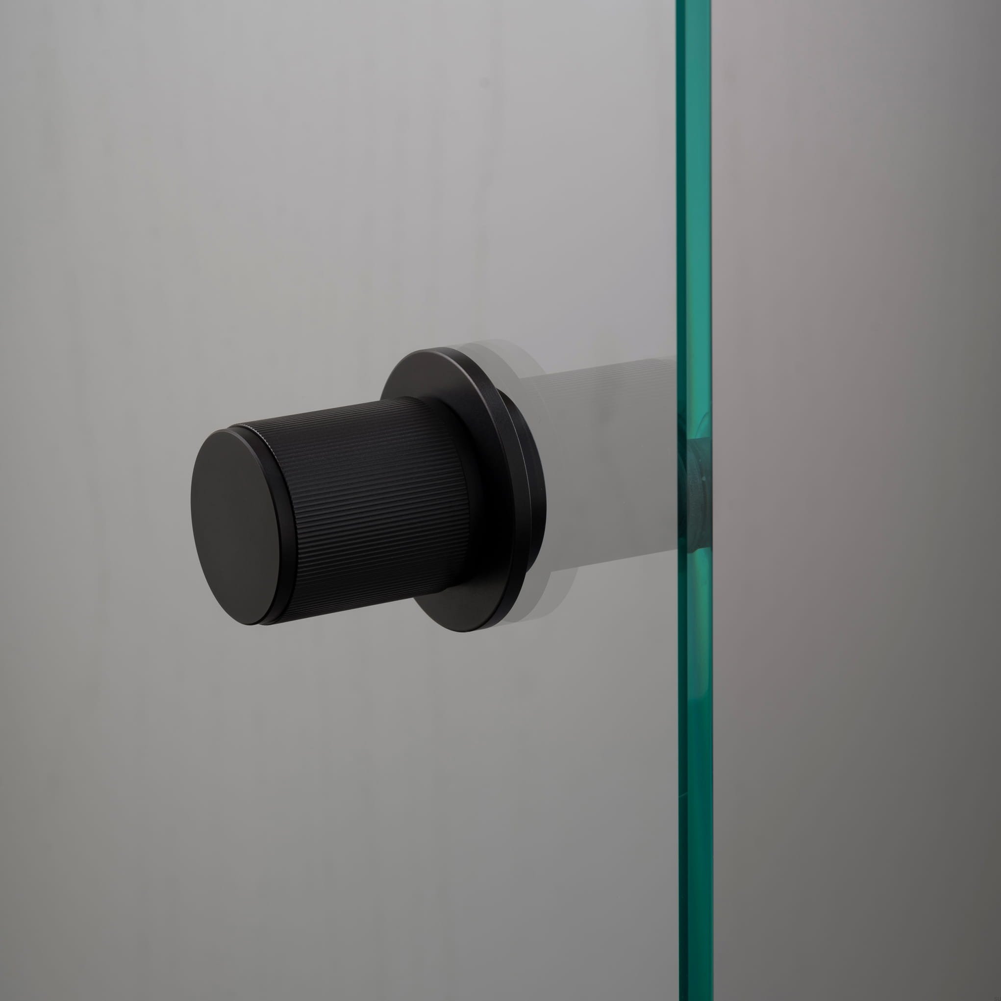 Door-knob_Fixed_Linear_Single-sided_Glass_black_A2_Web.jpg