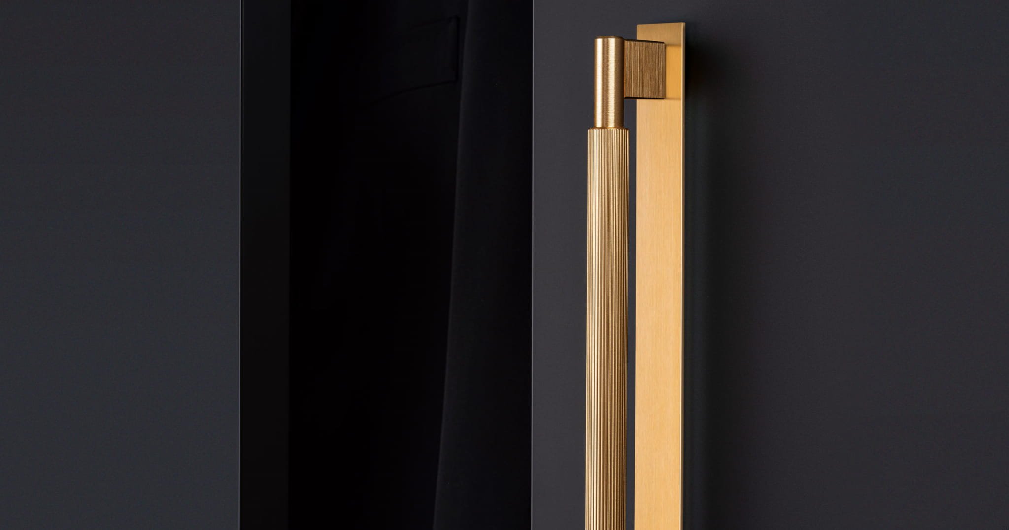 1-0588-ARPA-PLATE-long-handle-brushed-dark-brass (3).jpg