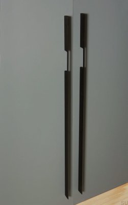 Удлиненная мебельная ручка Peak 1120, матовый черный алюминий (асимметричная)