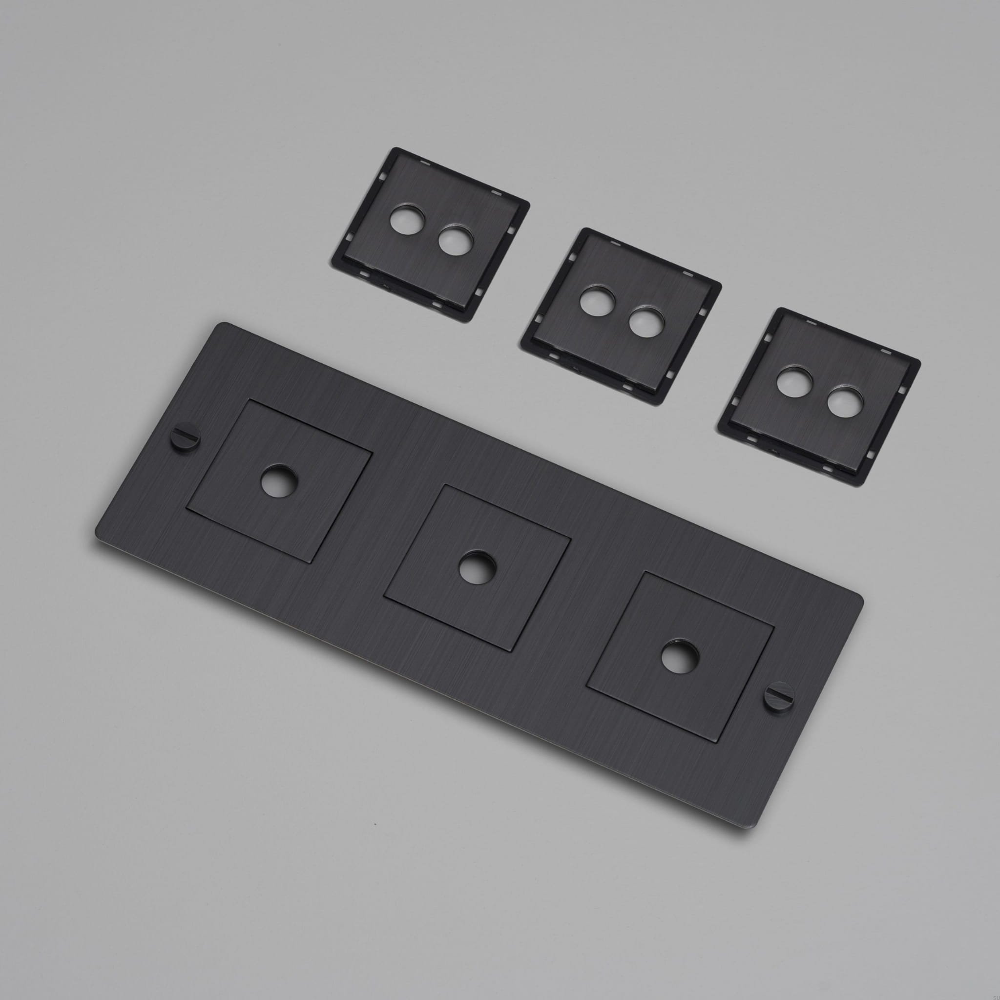 EU_ELECTRICITY_3G_Wall_Plate_Infill_SmokedBronze_Web-scaled.jpg