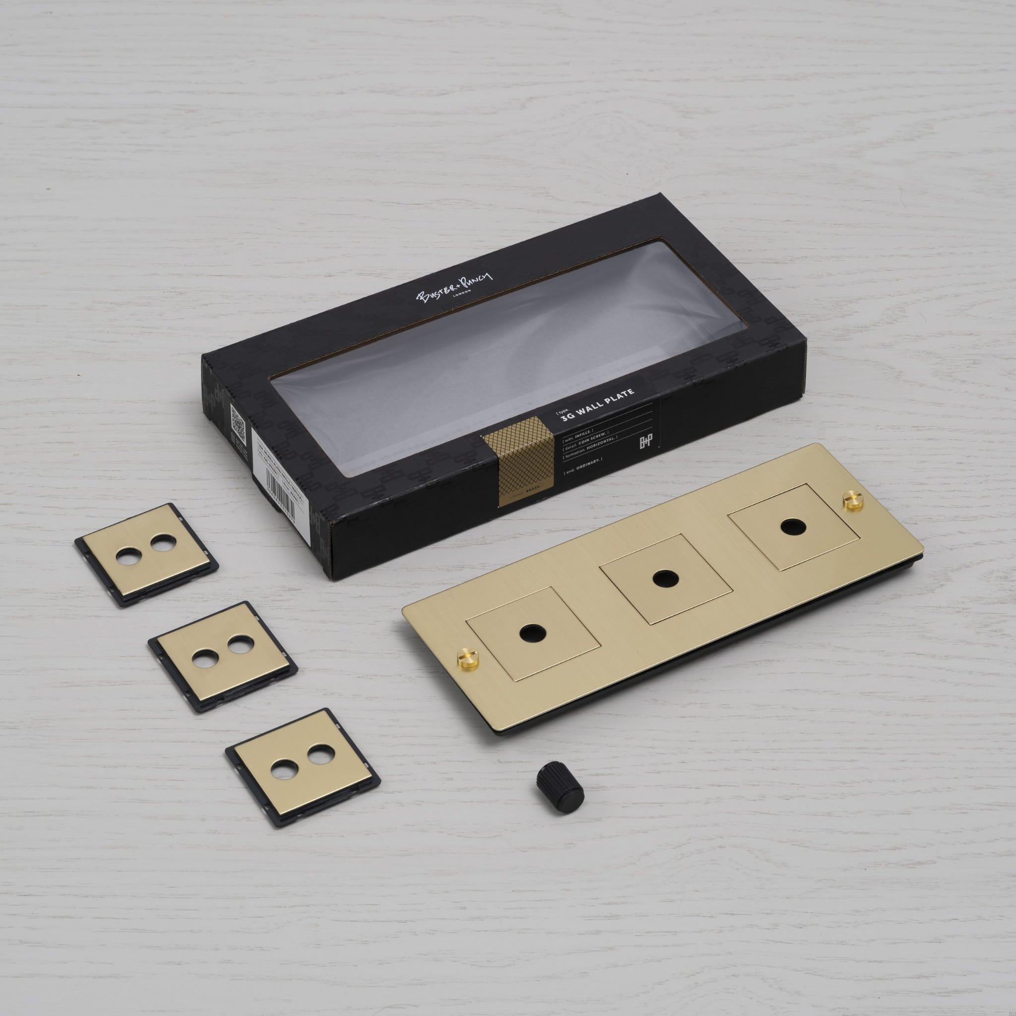 EU_ELECTRICITY_3G_Wall_Plate_Infills_Brass_Unboxing_Web-scaled (1).jpg
