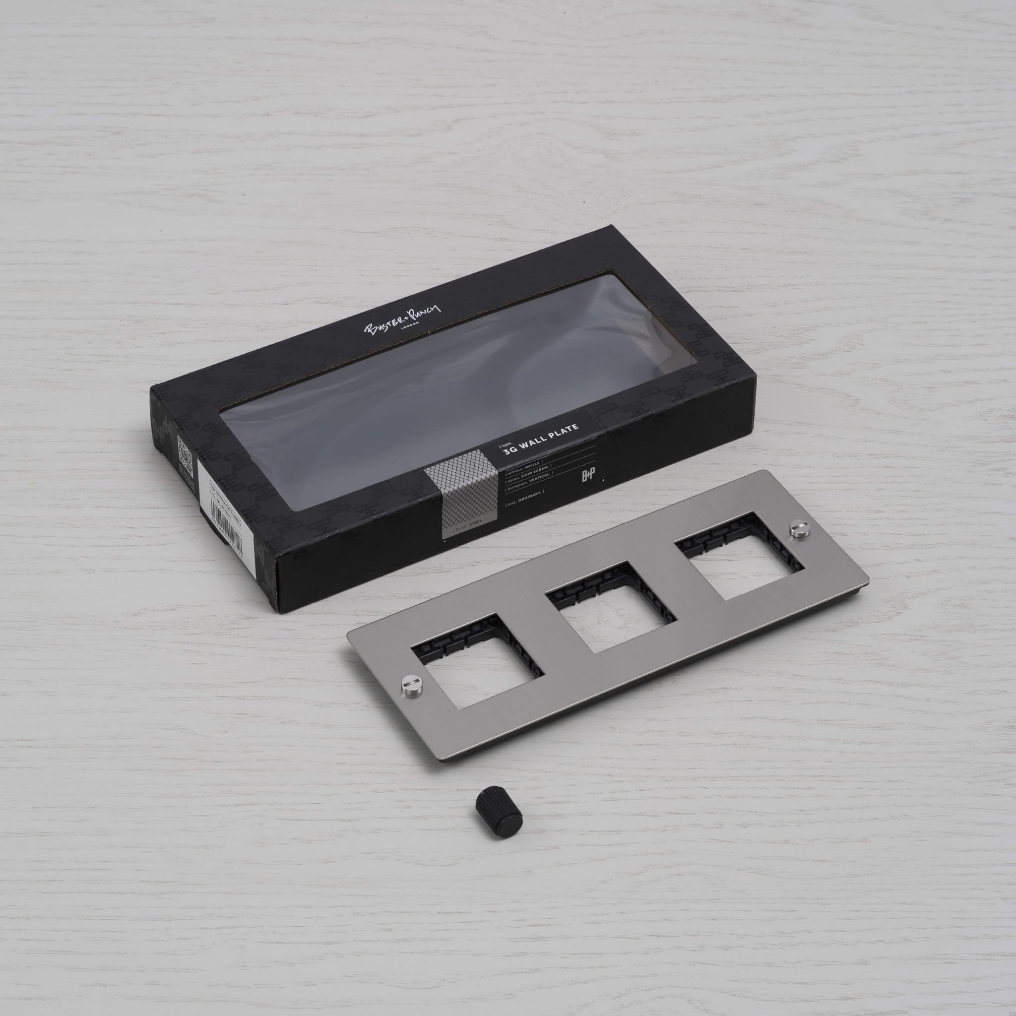 EU_ELECTRICITY_3G_Wall_Plate_No_Infills_Steel_Unboxing_1_Web-scaled (1).jpg