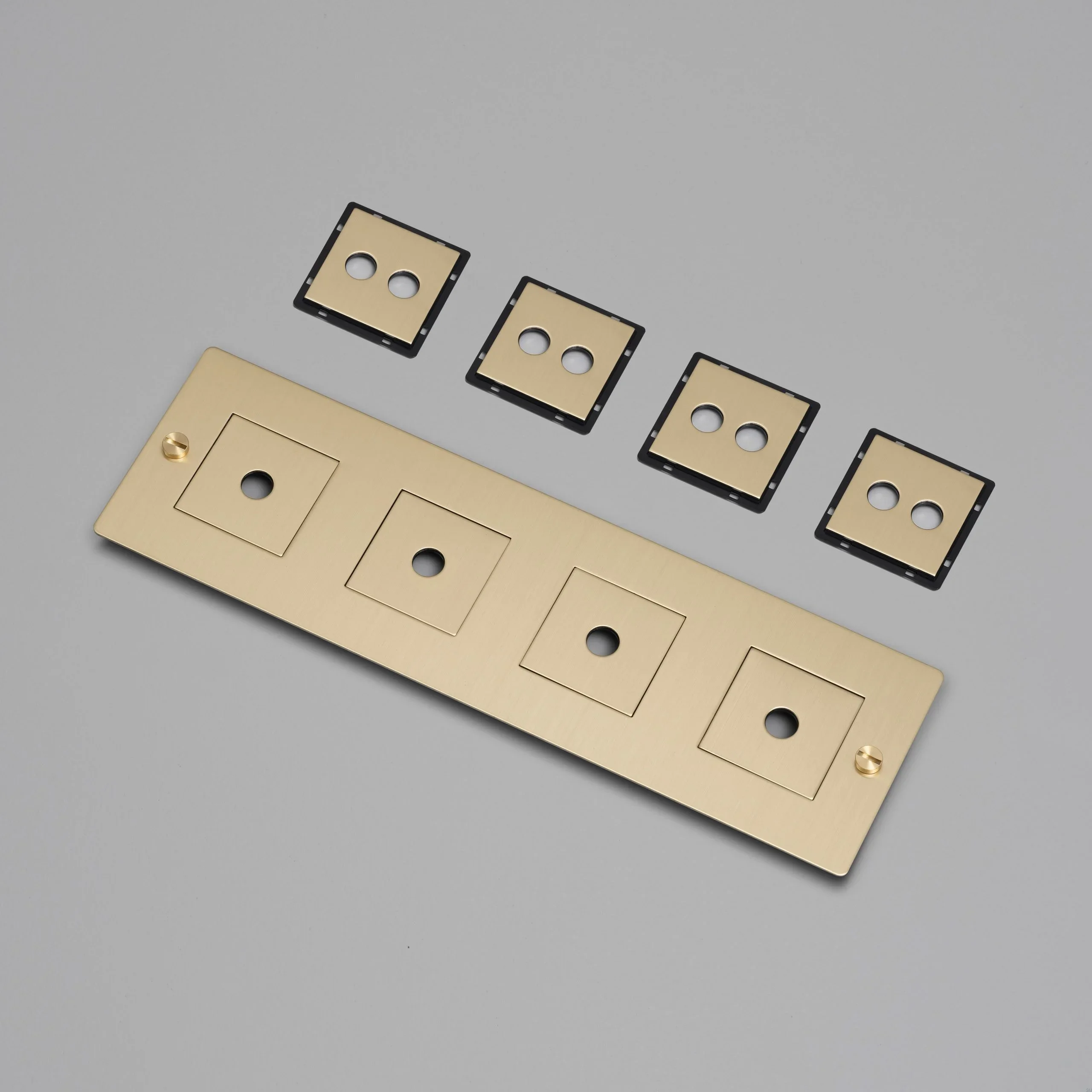 EU_ELECTRICITY_4G_Wall_Plate_Infill_Brass_Web-scaled.webp