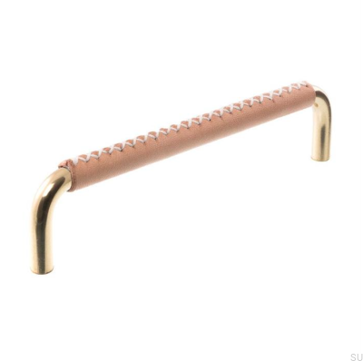 Удлиненная мебельная ручка 7353 96 полированная латунь с кожей