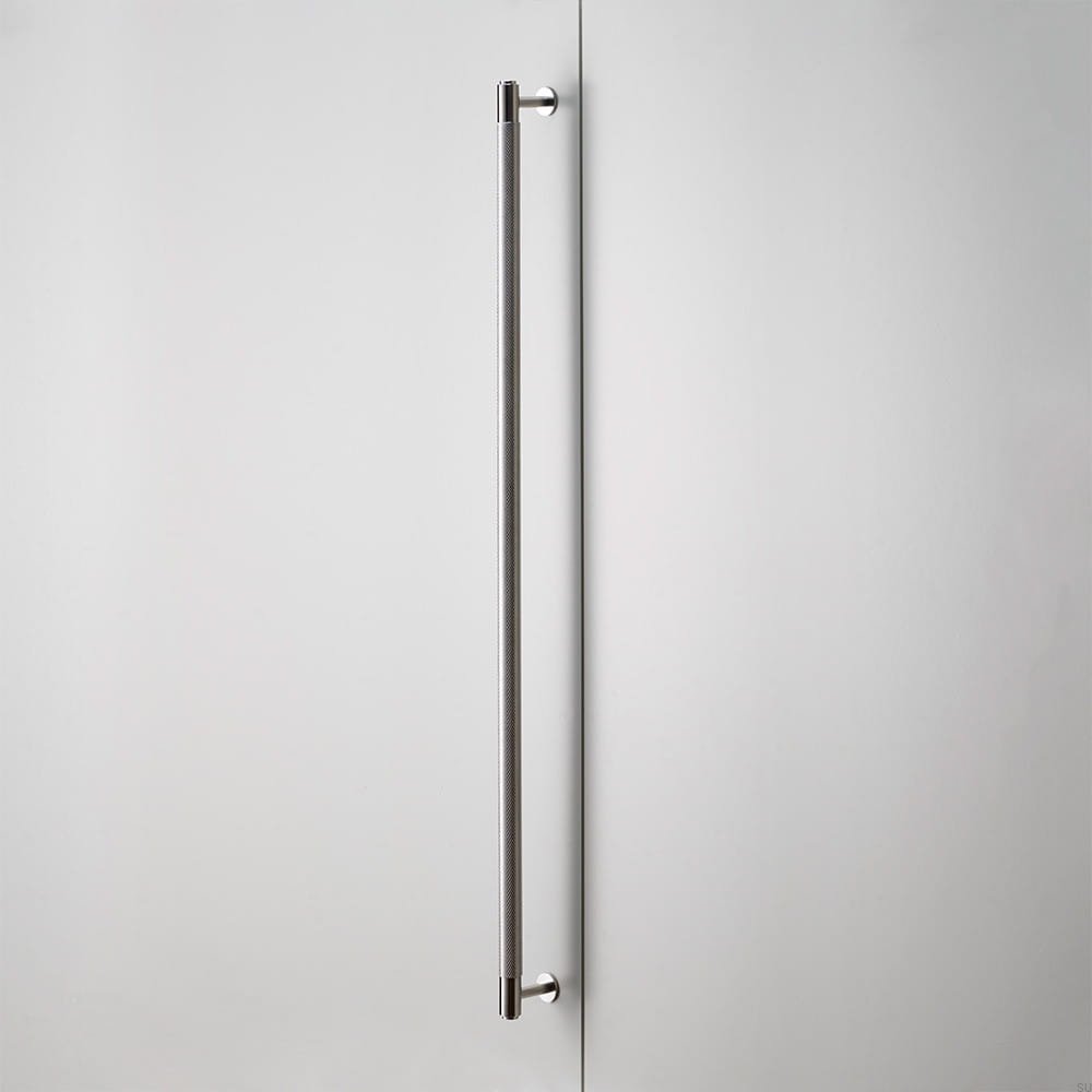 Zdjęcie mebla ze stalowym uchwytem meblowym podłużnym