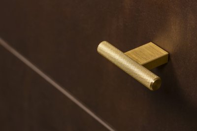 Мебельная ручка T-Bar Graf Mini, тёмное золото