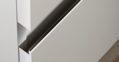 Мебельная ручка Grada 697 из алюминия с черной кромкой