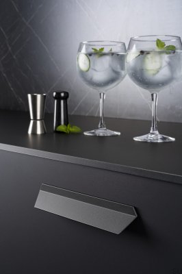 Ручка мебельная удлиненная Plie 160 Metal Black Matt