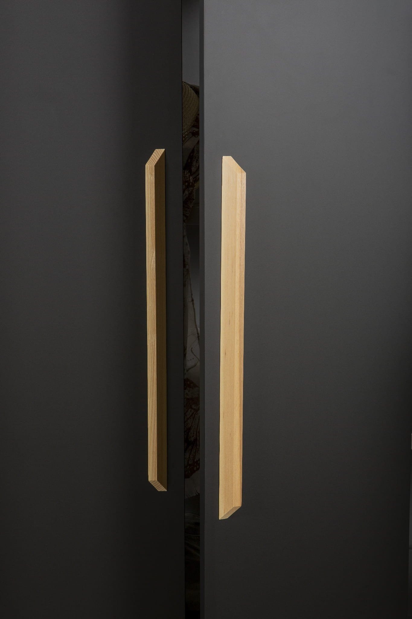 0340200W00--Uchwyt-meblowy-podłużny-Barcco-160-Drewniany-Buk-Nielakierowany-Viefe-Skandynawskie-Uchwyty_4