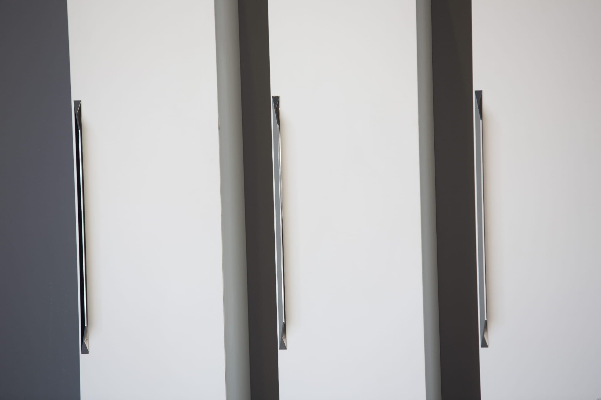 0322600L01--Uchwyt-meblowy-podłużny-Cutt-320-480-Aluminiowy-Chrom-Polerowany-Viefe-Skandynawskie-Uchwyty_3