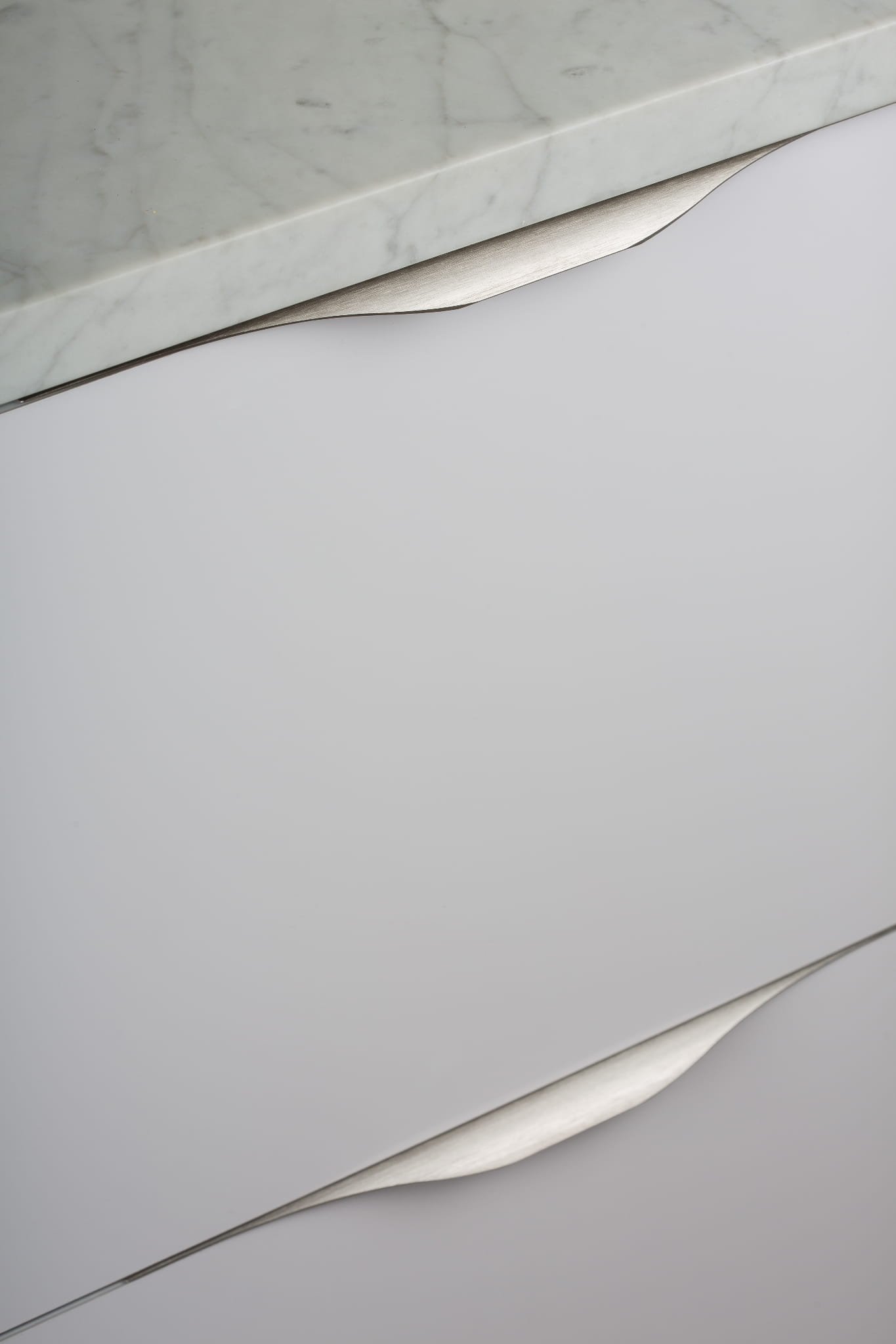 0255256L24--Uchwyt-meblowy-krawędziowy-Noma-0255-256-Aluminiowy-Srebrny-Szczotkowany-Viefe-Skandynawskie-Uchwyty_5