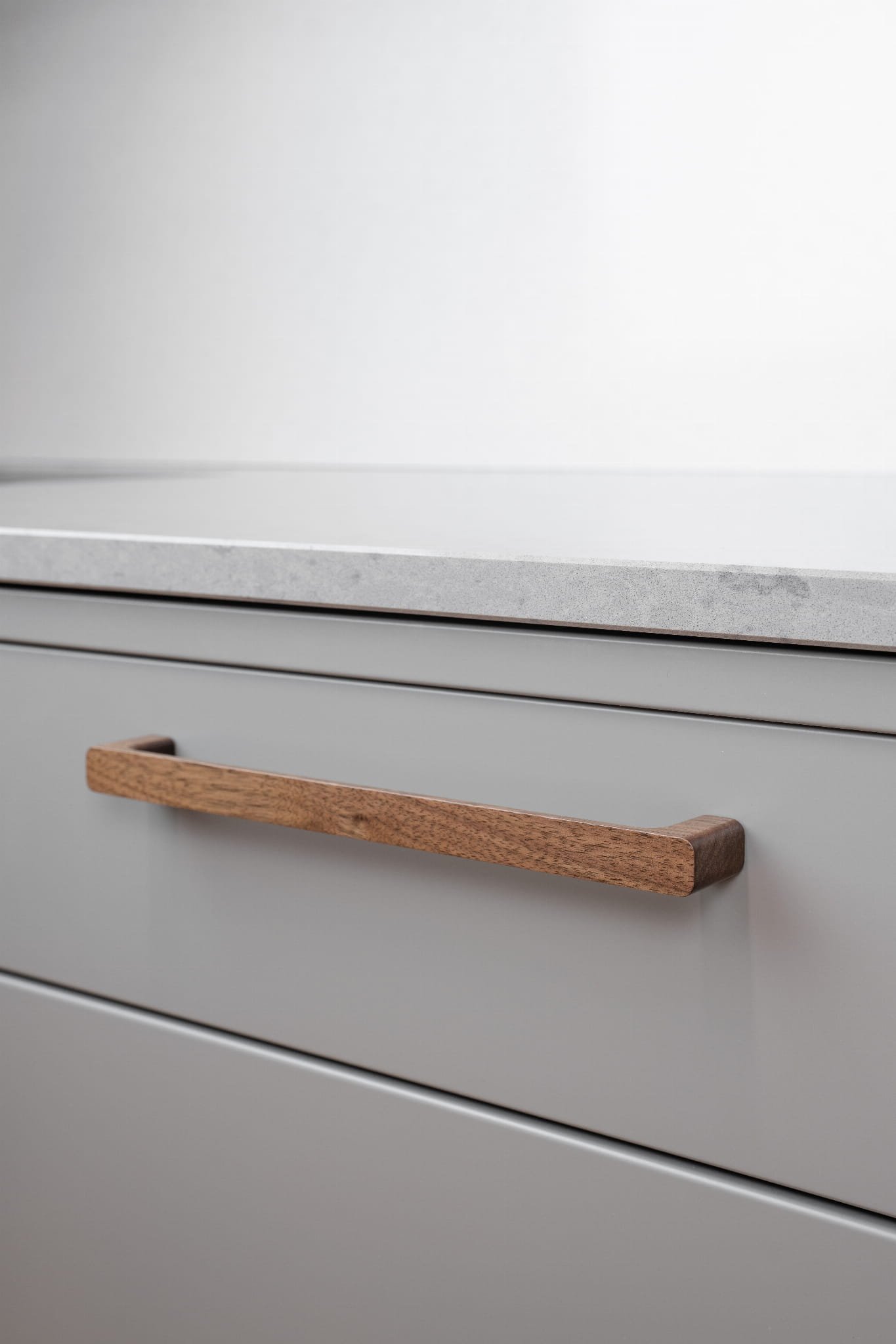 373287--Uchwyt-meblowy-podłużny-Sans-224-Drewniany-Orzech-Włoski-Beslag-Design-Skandynawskie-Uchwyty_2