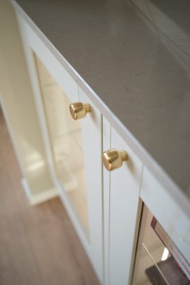 Ручка мебельная Esther Латунь полированная лакированная