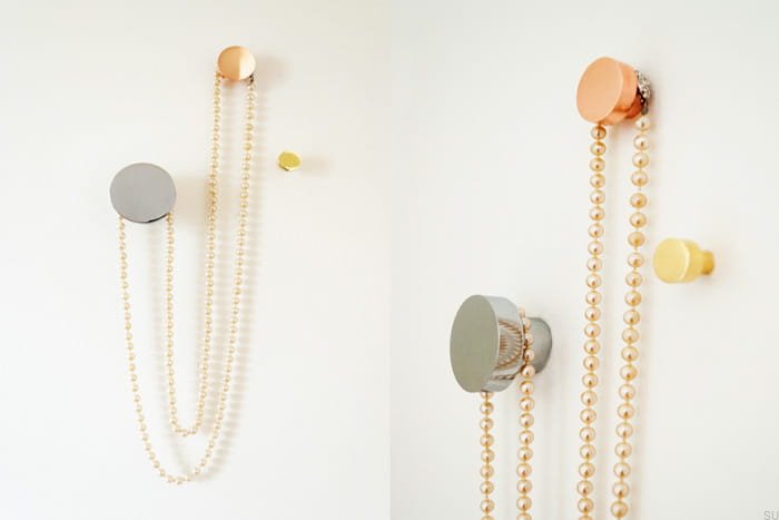 Zdjęcia gałek Dot, użytych jako wieszaki