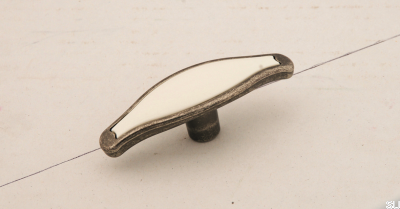 Ручка для мебели 1889 античное серебро с белым