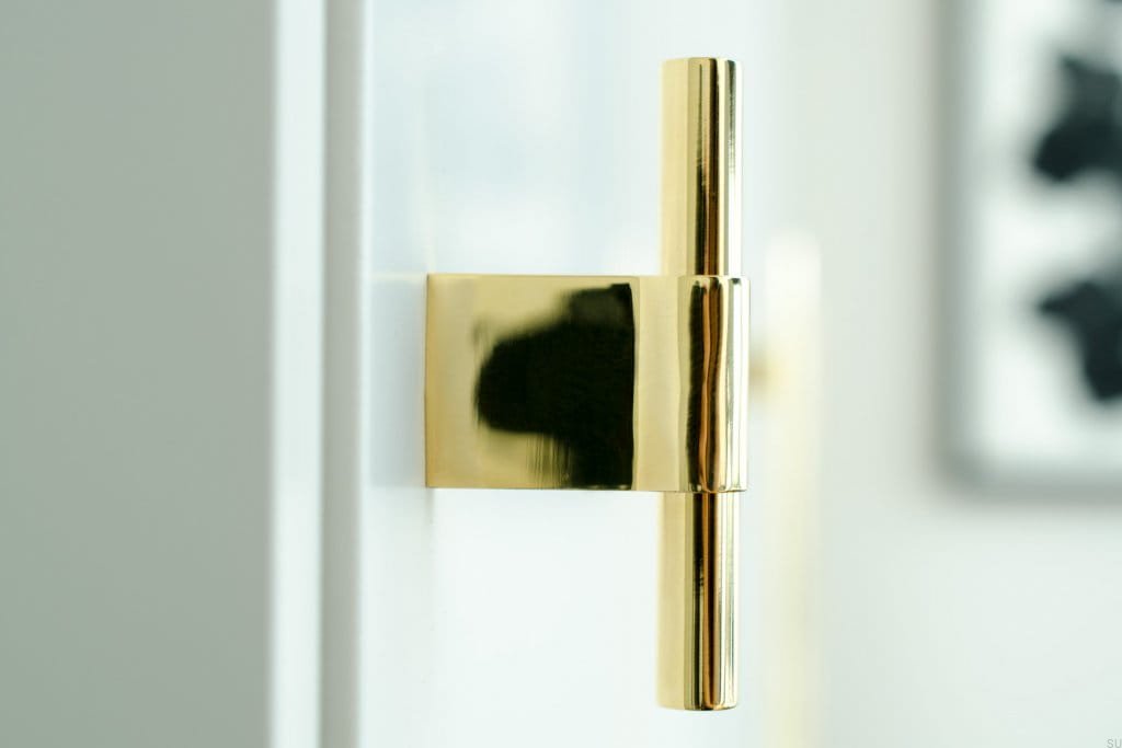 polerowany Line 60 kompozycja na meblu