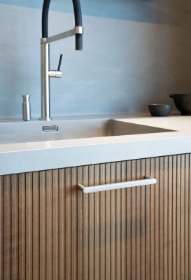 Ручка мебельная удлиненная Inez 128 Silver Brushed