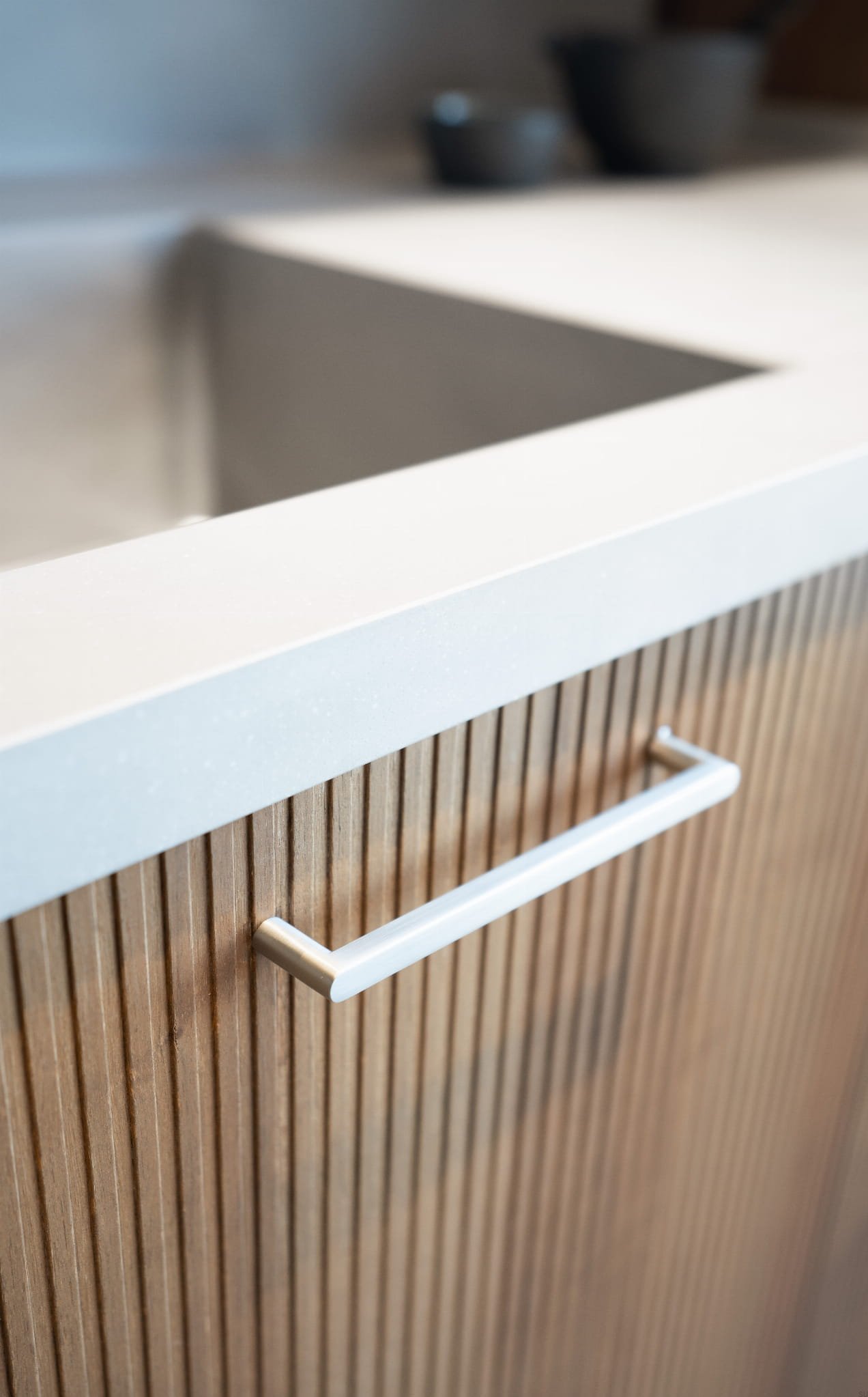 343340-11--Uchwyt-meblowy-podłużny-Inez-128-Srebrny-Szczotkowany-Beslag-Design-Skandynawskie-Uchwyty_3