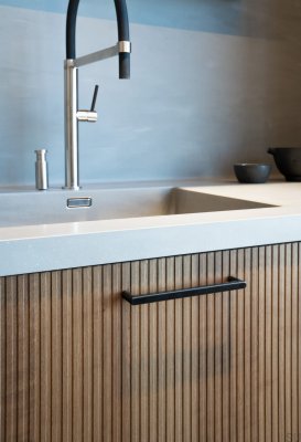 Ручка мебельная удлиненная Inez 128 Metal Black Matt