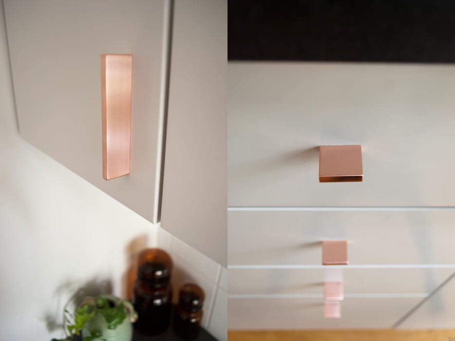 Uchwyty miedziane z serii Clean Cut na meblu