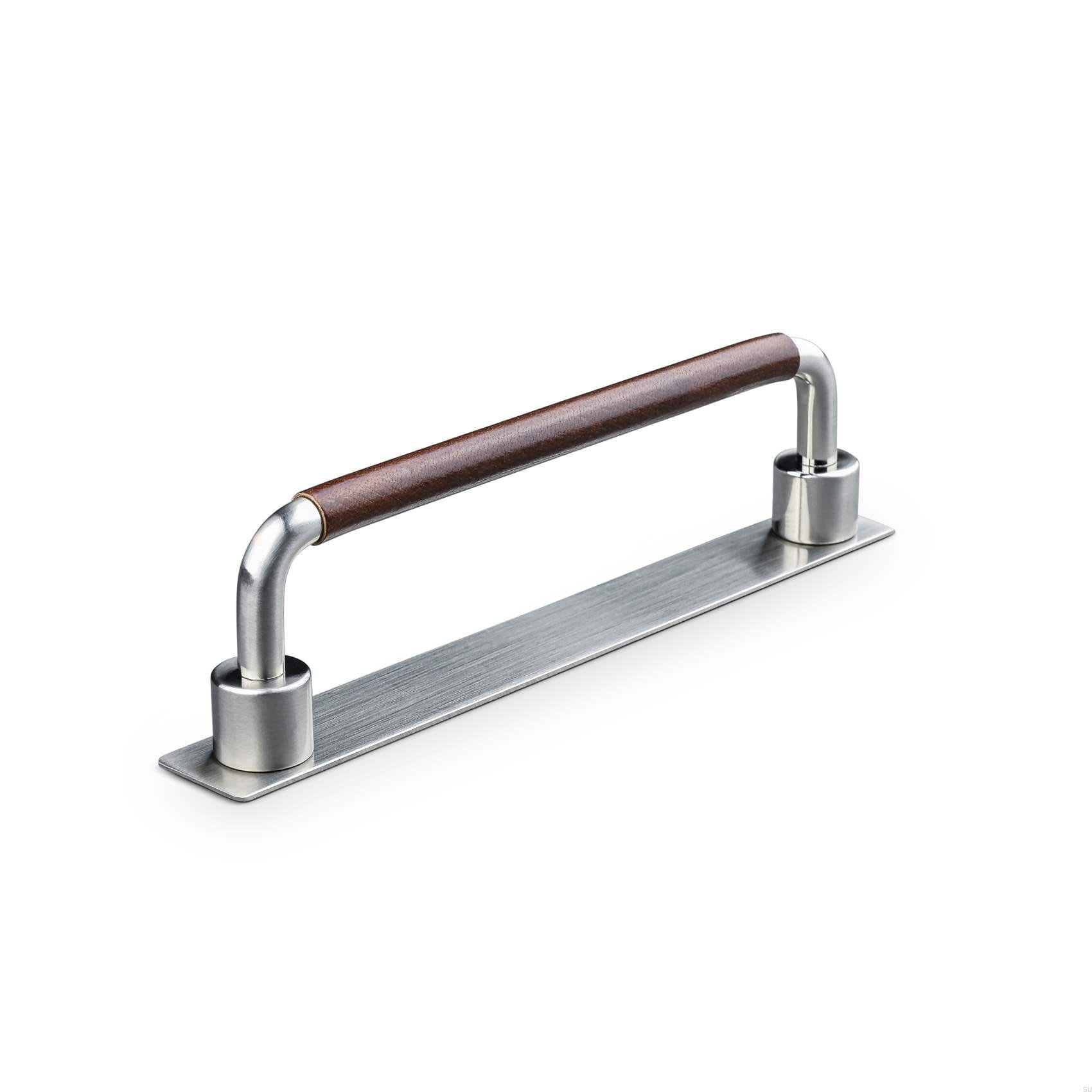 157158SP--Uchwyt-meblowy-podłużny-Asissi-Swept-128-Srebrny-Szczotkowany-z-Brązową-Skórą-Teofils-Skandynawskie-Uchwyty_2