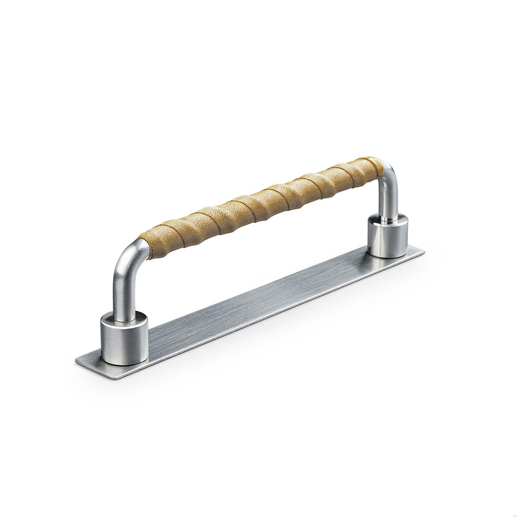 157154SP--Uchwyt-meblowy-podłużny-Asissi-Wrapped-128-Srebrny-Szczotkowany-z-Jasną-Brązową-Skórą-Teofils-Skandynawskie-Uchwyty_2