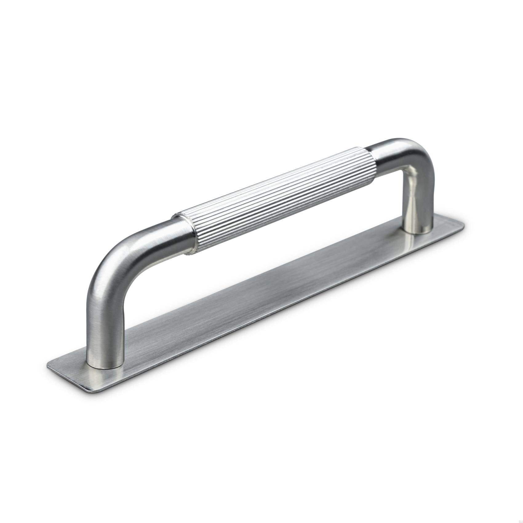 10200365SP--Uchwyt-meblowy-podłużny-Perugia-Striped-128-Srebrny-Szczotkowany-Theofils-Skandynawskie-Uchwyty_2