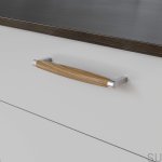 10210131--Uchwyt-meblowy-Podłużny-Hjo-192-Srebrny-Szczotkowany-z-Drewnem-Dębowym-Twentytwo-Skandynawskie-Uchwyty_1