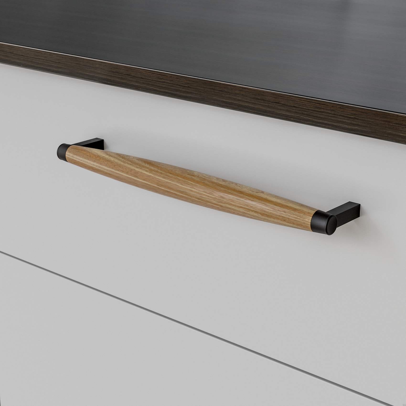 10210134--Uchwyt-meblowy-Podłużny-Hjo-256-Czarny-Mat-z-Drewnem-Dębowym-Twentytwo-Skandynawskie-Uchwyty_1