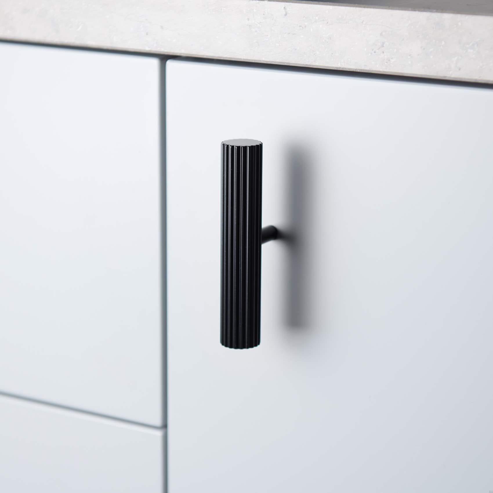 908617--Gałka-meblowa-T-Bar-Smögen-Metalowa-Czarna-Matowa-Twentytwo-Uchwyty-Skandynawskie_1