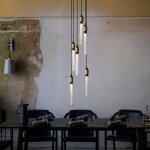 żarówka Crystal Buster zawieszona.