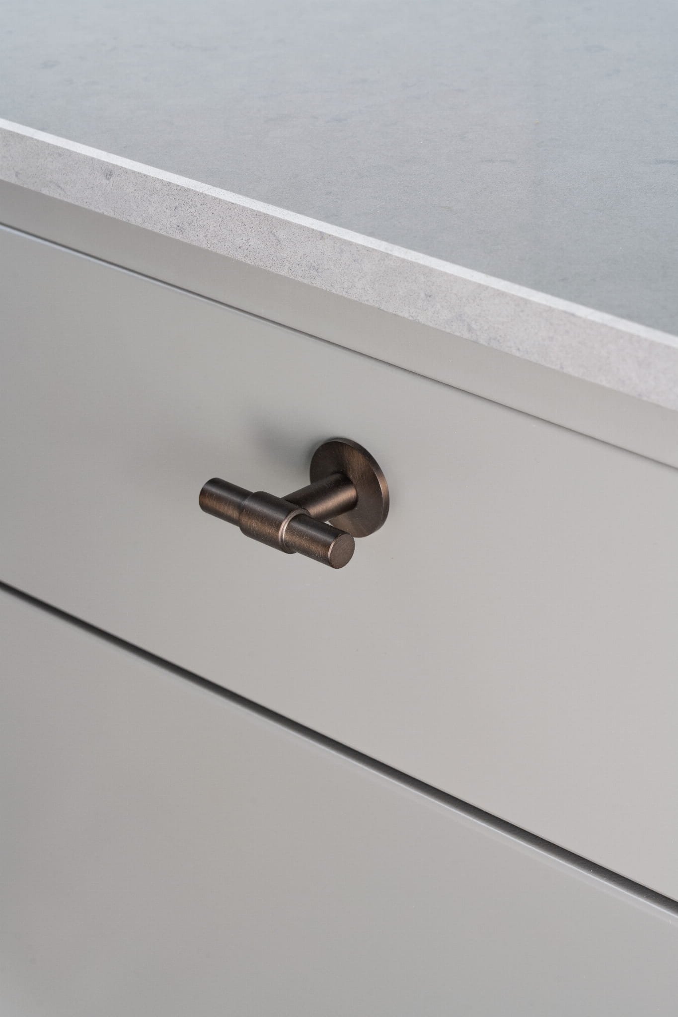 343299-11--Gałka-meblowa-T-Bar-Uniform-Mosiężna-Palona-Beslag-Design-Skandynawskie-Uchwyty_5