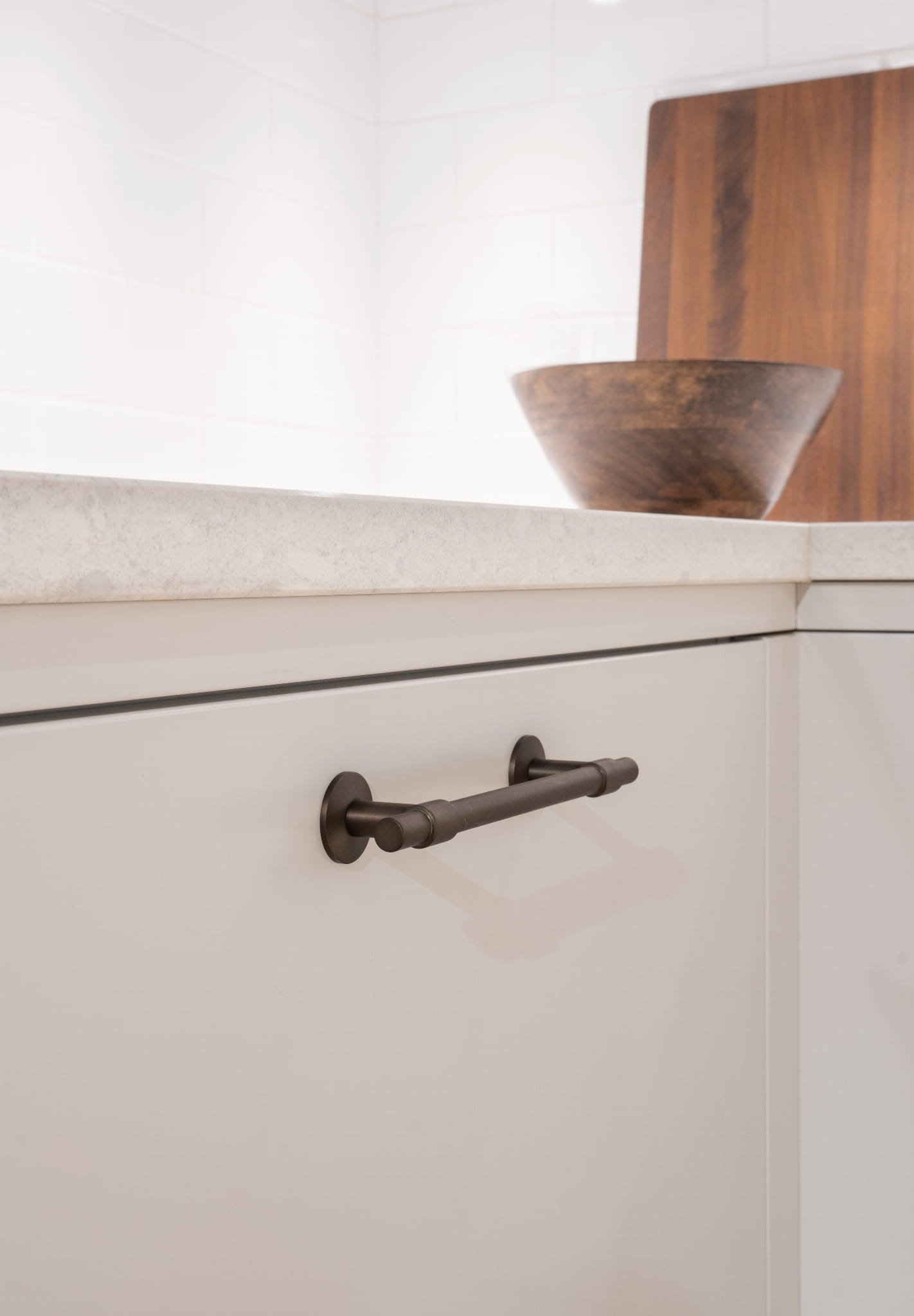 343305-11--Uchwyt-meblowy-podłużny-Uniform-128-Mosiężny-Palony-Beslag-Design-Skandynawskie-Uchwyty_5