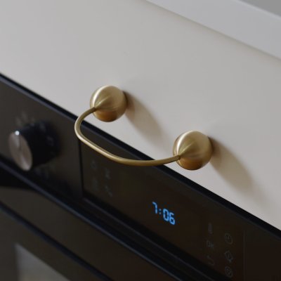 Marbelo 10 96 продолговатая мебельная ручка, Матовая латунь, Нелакированная