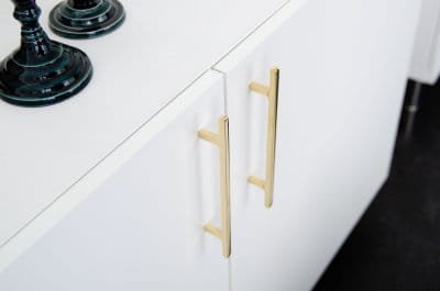 Ручка мебельная продолговатая Flat Line 128, полированная латунь, без лака