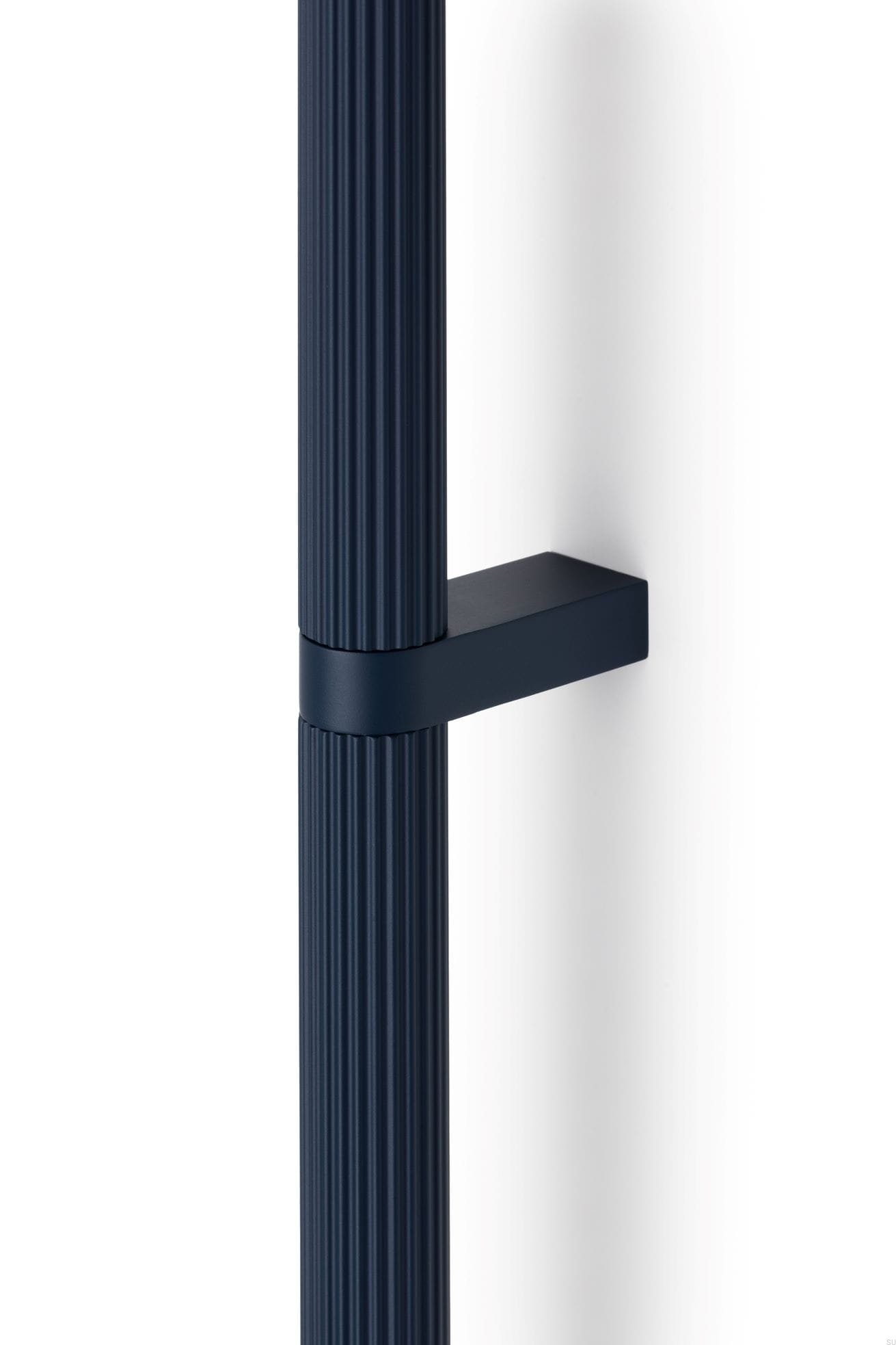 0655960LM82--Uchwyt-meblowy-podłużny-Riss-Big-960-Aluminiowy-Niebieski-Viefe-Skandynawskie-Uchwyty_3