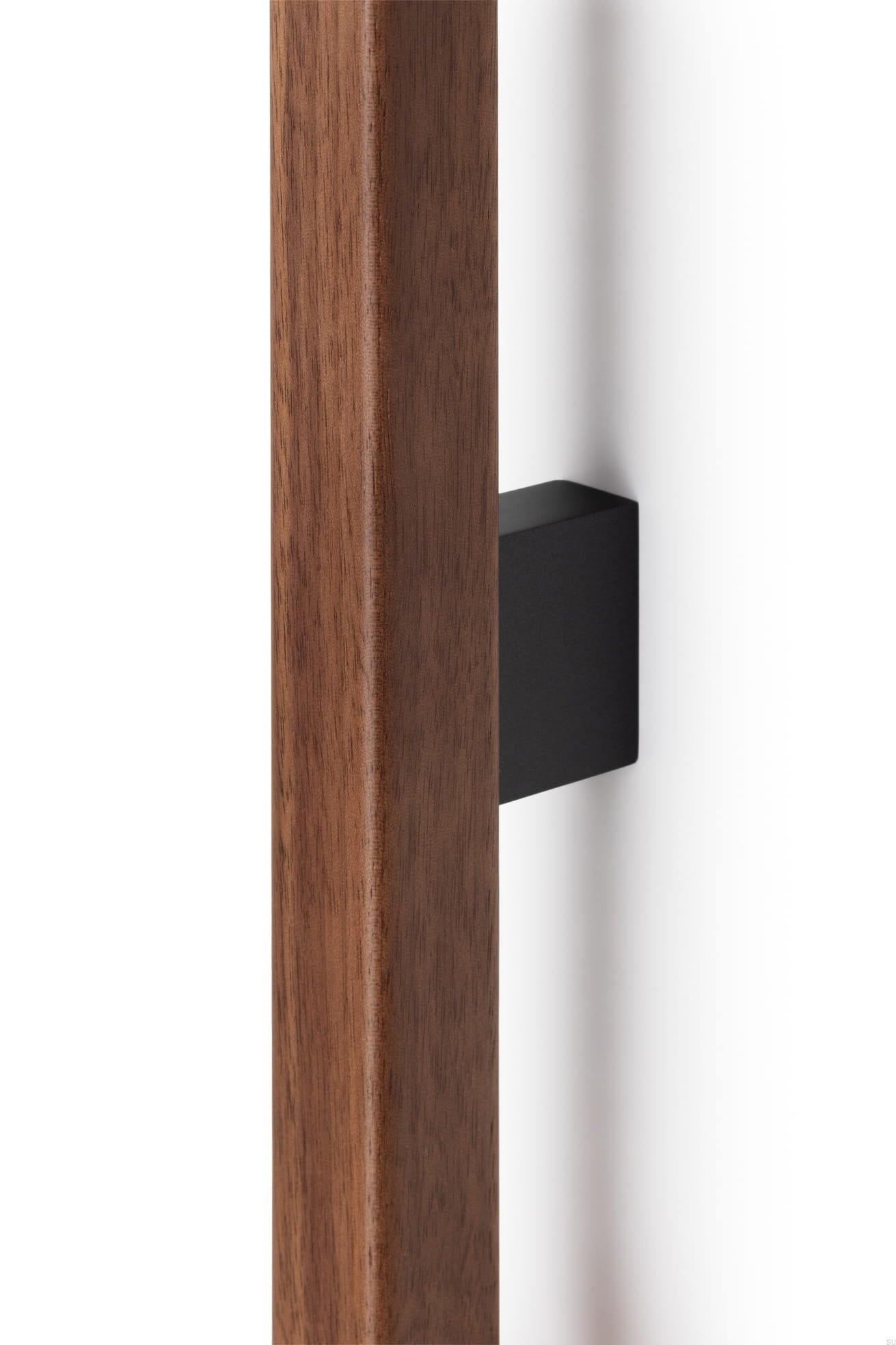 0659960NM2717--Uchwyt-Meblowy-Podłużny-Duo-Big-Drewniany-Orzech-Włoski-z-Czarnym-Aluminium-Viefe-Skandynawskie-Uchwyty_3