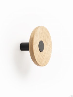 Настенная вешалка Zoot 90 из дуба с матовым черным алюминием