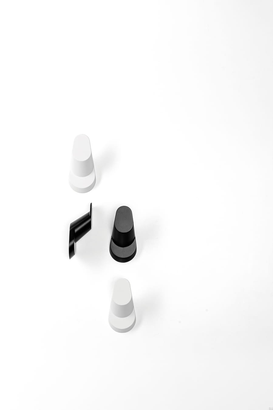 7004053ZM1EI--Wieszak-ścienny-Crestt-Metalowy-Biały-Mat-Viefe-Skandynawskie-Uchwyty_2