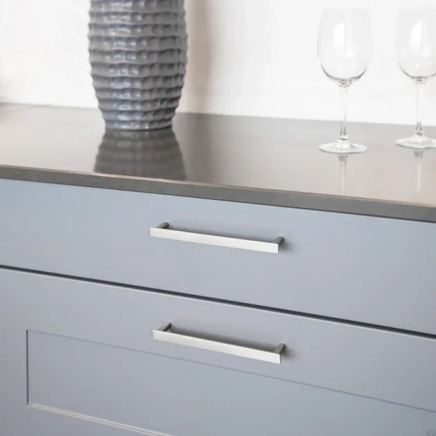 304332-11--Uchwyt-meblowy-podłużny-Bror-160-Srebrny-Beslag-Design-Skandynawskie-Uchwyty_3