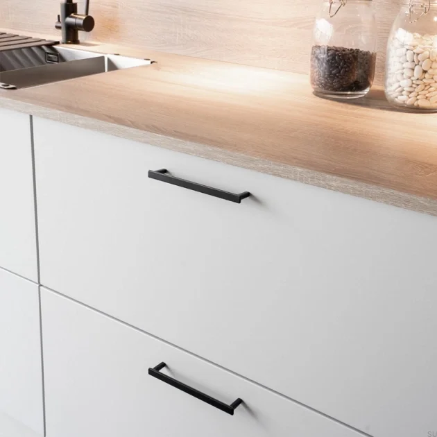 304330-11--Uchwyt-meblowy-podłużny-Bror-160-Metalowy-Czarny-Mat-Beslag-Design-Skandynawskie-Uchwyty_6