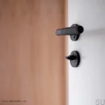 751020-41--Klamka-do-drzwi-Riff-Czarny-Matowy-System-Skandynawski-Beslag-Design-Skandynawskie-Uchwyty_3