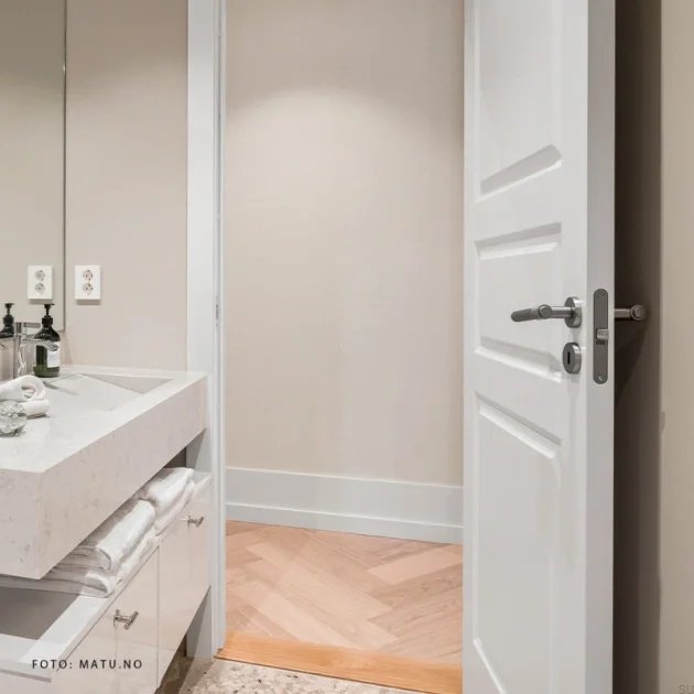 752013-41M--Klamka-do-Drzwi-Helix-Stripe-200-Srebrna-Szczotkowana-Zamek-Modułowy-Beslag-Design-Skandynawskie-Uchwyty_3