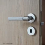 752013-41M--Klamka-do-Drzwi-Helix-Stripe-200-Srebrna-Szczotkowana-Zamek-Modułowy-Beslag-Design-Skandynawskie-Uchwyty_6