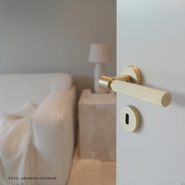 752012-41M--Klamka-do-Drzwi-Helix-Stripe-200-Złota-Szczotkowana-Zamek-Modułowy-Beslag-Design-Skandynawskie-Uchwyty_3